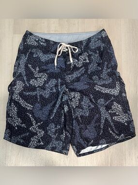 Vintage Billabong men’s board shorts w/ abstract pattern dancing lady silhouette